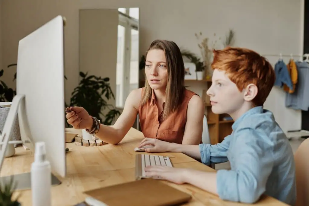 How Parents Can Help Their Student’s Manage Time Better